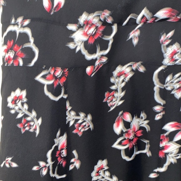 Express Floral Romper 6 - Picture 8 of 9